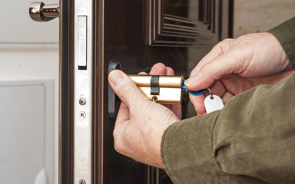 ouvrir une serrure de porte sans clé Vanves